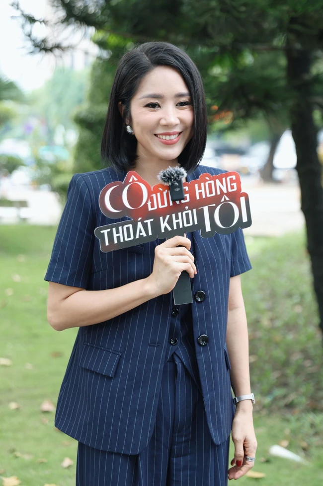 Lê Phương lần đầu cắt tóc ngắn sau 20 năm làm nghề, &quot;lột xác&quot; để đóng phim mới - Ảnh 1.