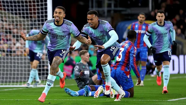 Gabriel Jesus ám ảnh Crystal Palace, Arsenal đại thắng khó tin nơi đất khách, tiếp tục đua vô địch - Ảnh 1.