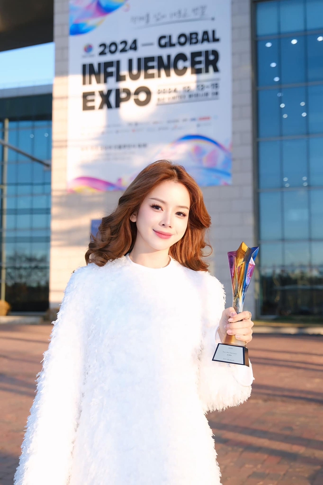 DJ Mie đạt giải thưởng Asia's Best Entertainer 2024 tại Global Influencer Expo Awards - Ảnh 2.