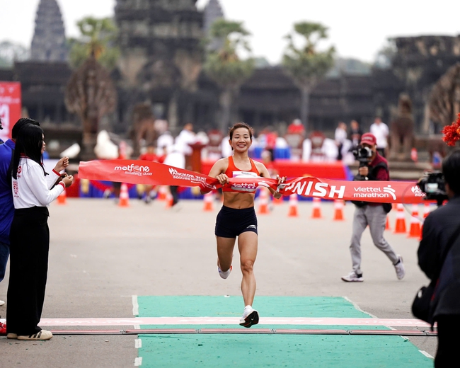 Viettel Marathon 2024 khép lại ở chặng Angkor Wat - Ảnh 2.