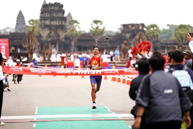 Viettel Marathon 2024 khép lại ở chặng Angkor Wat - Ảnh 3.