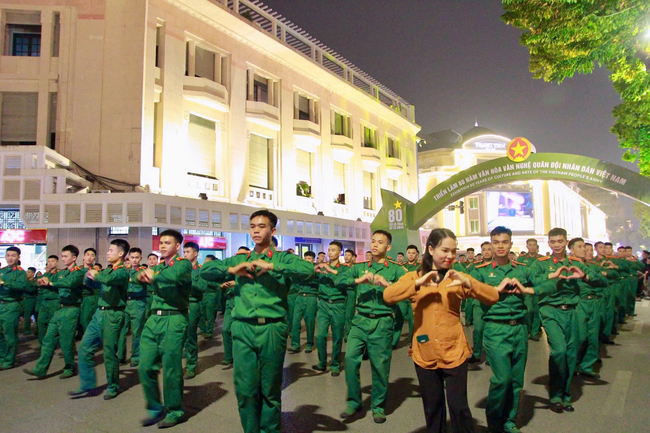 Sôi nổi các hoạt động phong trào ở Trường Đai học Chính trị - Ảnh 2.