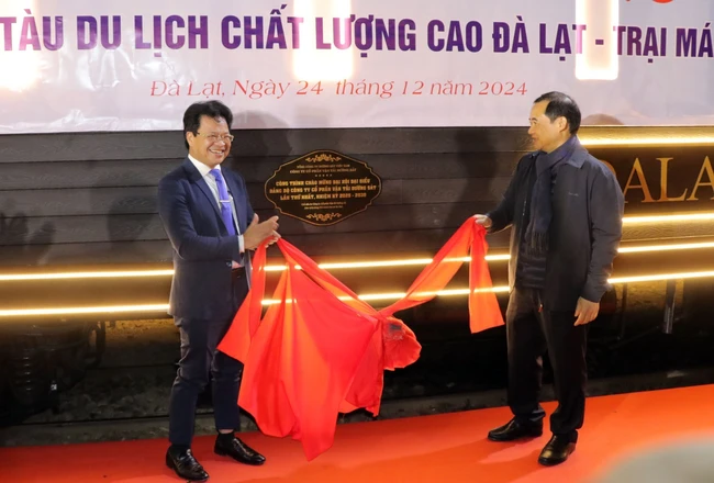 Đoàn tàu du lịch chất lượng cao La Reine Đà Lạt - Trại Mát bắt đầu phục vụ du khách - Ảnh 2.