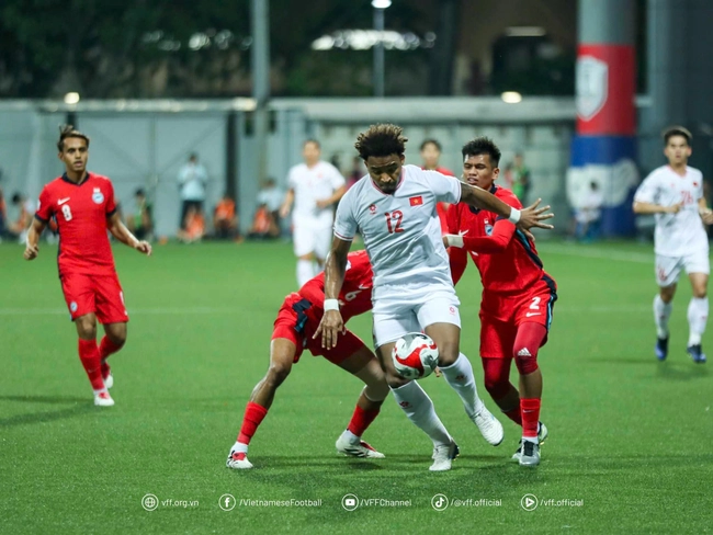 Xuân Son góp công lớn giúp tuyển Việt Nam đánh bại Singapore 2-0 ở bán kết lượt đi AFF Cup 2024. Ảnh: VFF