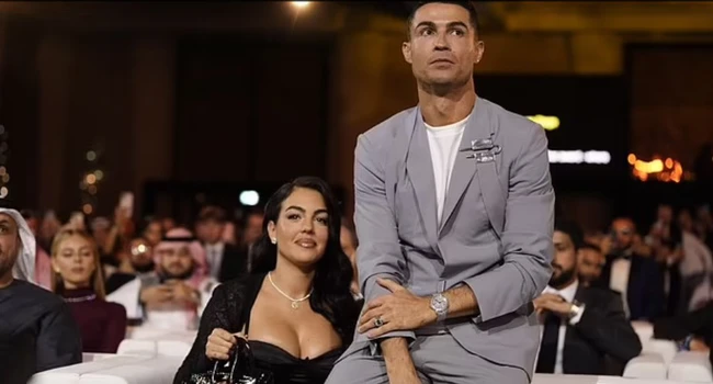 Ronaldo 'lỡ miệng' làm rộ tin đồn đã bí mật kết hôn với bạn gái 30 tuổi - Ảnh 1.