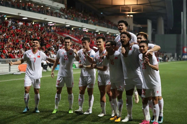 Báo Singapore khuyên đội nhà muốn thắng ĐT Việt Nam 3-0 cần phải kèm chặt 1 ngôi sao - Ảnh 1.