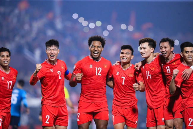 Tin nóng thể thao sáng 30/12: FIFA khen SVĐ 20 nghìn chỗ của Việt Nam; 1 tuyển thủ rời AFF Cup; ĐT Việt Nam được thưởng tiền tỷ - Ảnh 4.