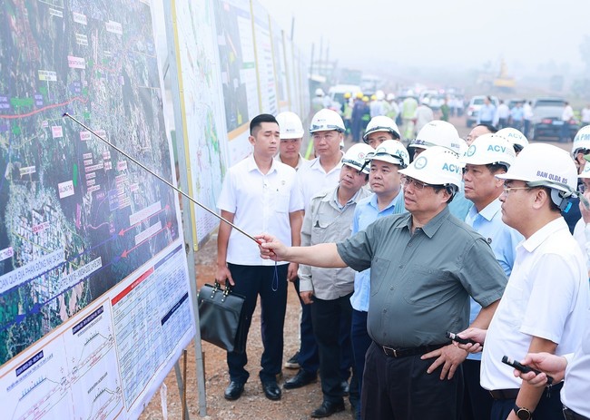 Thủ tướng: Xử lý nghiêm cán bộ gây cản trở, chậm trễ trong triển khai sân bay Long Thành - Ảnh 3.