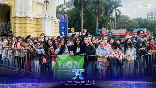 Dàn sao 'Anh trai Say Hi' đổ bộ sân bay, hứa hẹn khuấy đảo Thủ đô trong Concert 3 - Ảnh 3.