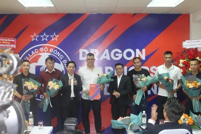 Tin nóng bóng đá Việt 4/12: CLB V-League xác nhận sẽ đối đầu Vua phá lưới EURO; huyền thoại Thái Lan nhận xét về ĐT Việt Nam - Ảnh 2.