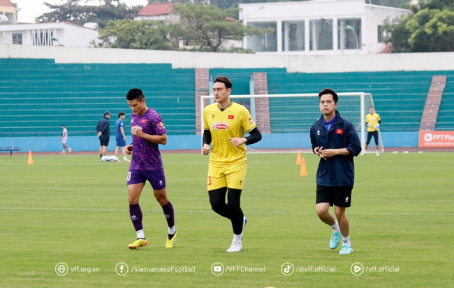 Văn Lâm chấn thương, chia tay ASEAN Cup 2024 vô cùng đáng tiếc - Ảnh 1.