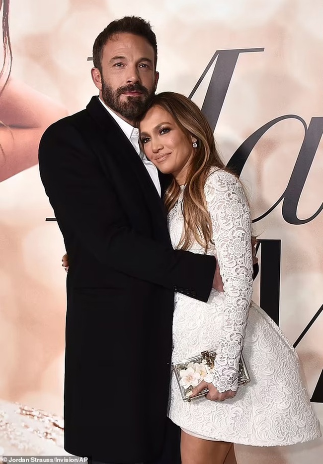 Ben Affleck tỏ ra khó chịu khi Jennifer Lopez đi tim nhà mới tại Los Angeles giữa lùm xùm ly hôn - Ảnh 11.