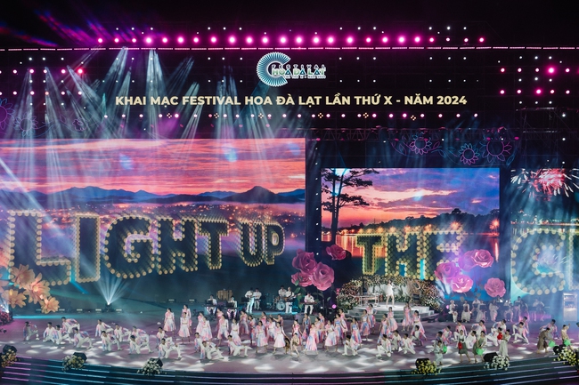 Khai mạc Festival Hoa 2024: Đà Lạt lãng mạn và rực rỡ qua bàn tay Tổng đạo diễn Phạm Hoàng Giang - Ảnh 7.