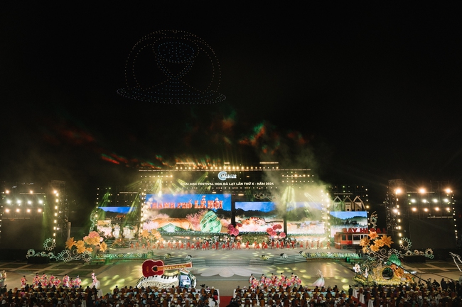 Khai mạc Festival Hoa 2024: Đà Lạt lãng mạn và rực rỡ qua bàn tay Tổng đạo diễn Phạm Hoàng Giang - Ảnh 9.