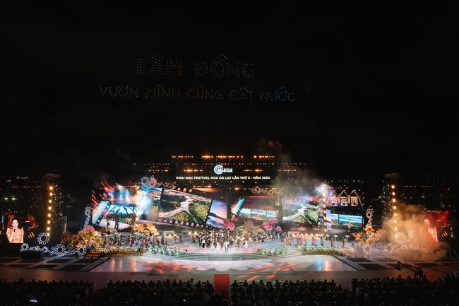 Khai mạc Festival Hoa 2024: Đà Lạt lãng mạn và rực rỡ qua bàn tay Tổng đạo diễn Phạm Hoàng Giang - Ảnh 1.