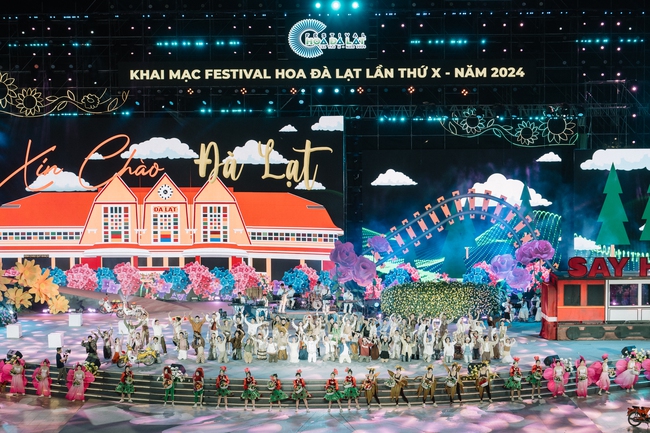 Khai mạc Festival Hoa 2024: Đà Lạt lãng mạn và rực rỡ qua bàn tay Tổng đạo diễn Phạm Hoàng Giang - Ảnh 11.