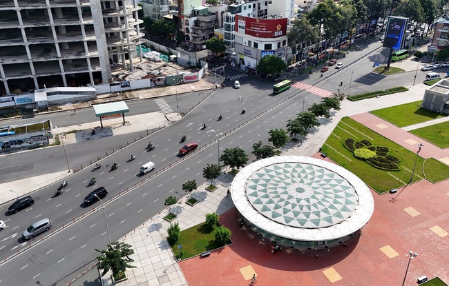 TP.HCM: Ga ngầm lớn nhất tuyến metro số 1 sẵn sàng vận hành - Ảnh 20.