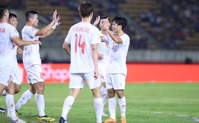 Tuyển Việt Nam khởi đầu thuận lợi ở AFF Cup với chiến thắng 4-1 trước Lào nhưng còn gặp vấn đề trong khâu dứt điểm và tấn công. Ảnh: Hoàng Linh