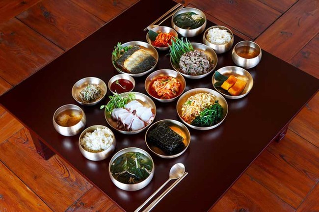 Món canh Tteokguk trong ngày đầu năm mới của người Hàn Quốc - Ảnh 2.