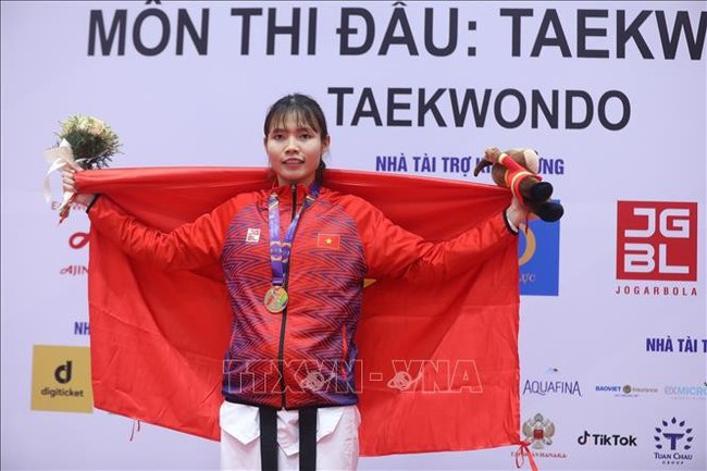Tỏa sáng ở Canada, nữ võ sĩ Việt Nam giật huy chương đầu tiên cho taekwondo trong năm 2024 - Ảnh 2.