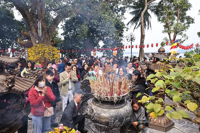 Lễ chùa đầu năm, nét đẹp văn hóa của người Việt - Ảnh 2.