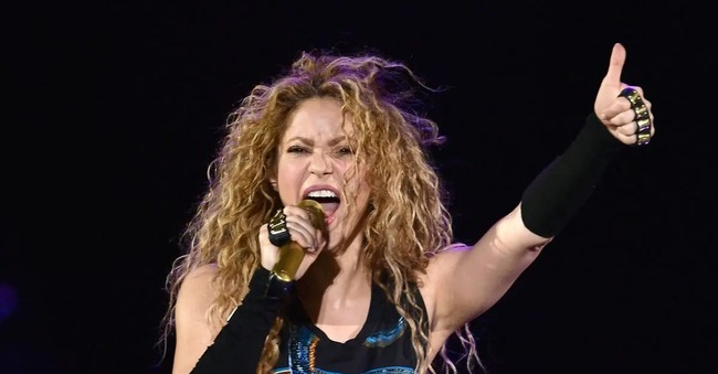 Shakira 'tái tạo bản thân' với album mới - Ảnh 3.