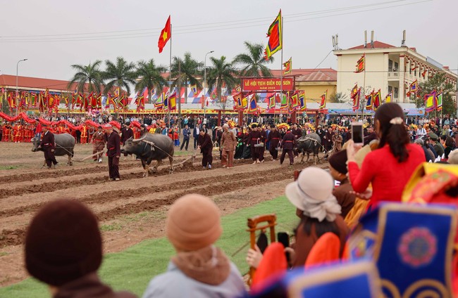 Tưng bừng khai hội Tịch điền Đọi Sơn Xuân Giáp Thìn 2024 - Ảnh 8.