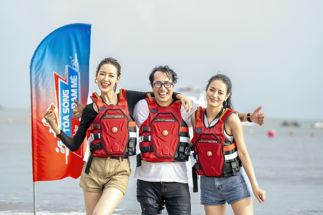 Hoa hậu Bảo Ngọc, Á hậu Bùi Khánh Linh phấn khích chơi motor nước với nhà báo Trương Anh Ngọc - Ảnh 5.