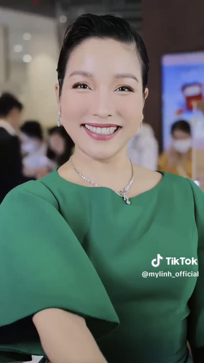 TikToker mới nổi Mỹ Linh đu trend 'check Var' khiến dân mạng xuýt xoa - Ảnh 1.