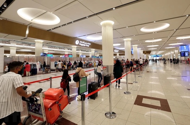 Sân bay quốc tế Dubai ghi nhận số lượt khách vượt mức trước đại dịch - Ảnh 1.