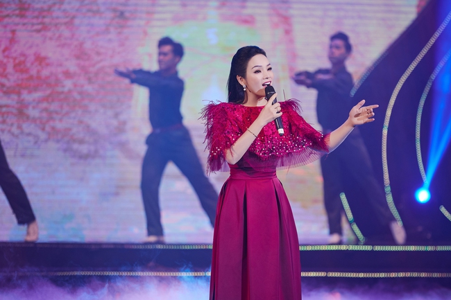 Ca sĩ Tân Nhàn ra album sau hai năm từng tuyệt vọng vì mất giọng hát - Ảnh 1.
