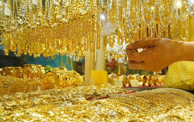 Giá vàng sáng 20/2 giảm 300 nghìn đồng/lượng - Ảnh 1.