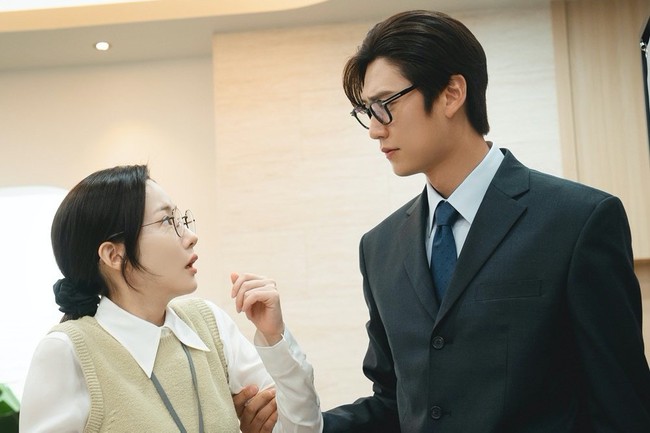 'Cô đi mà lấy chồng tôi' của tvN kết thúc với tỷ suất người xem kỷ lục, dàn diễn viên chào tạm biệt - Ảnh 2.