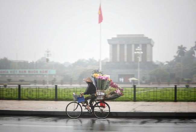 Đông Bắc Bộ và Thủ đô Hà Nội có mưa, sương mù vào sáng sớm - Ảnh 1.