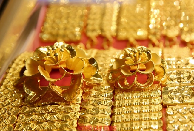  Giá vàng sáng 23/2 tăng 300 nghìn đồng/lượng - Ảnh 1.