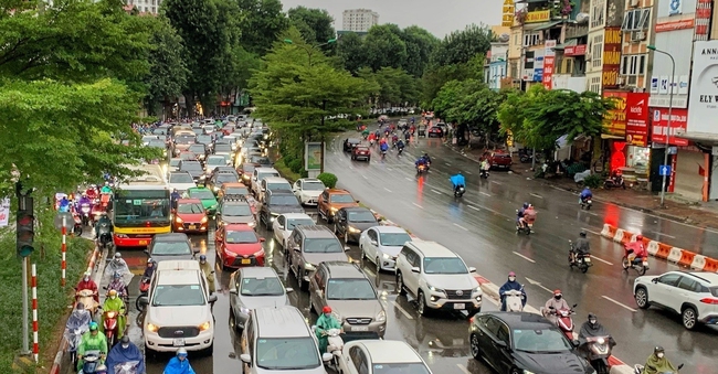 Thủ đô Hà Nội mưa rét trong ngày đầu tuần - Ảnh 1.