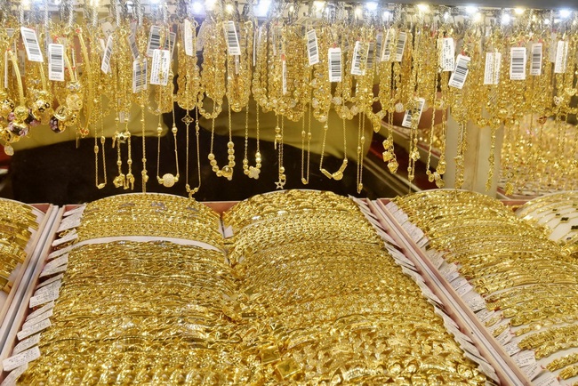 Giá vàng sáng 26/2 tăng 300 nghìn đồng/lượng - Ảnh 1.