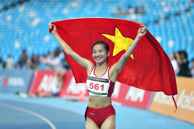 Sau giải Cống hiến thể thao 2023, Nguyễn Thị Oanh tiếp tục có những chiến tích chói lọi trên đường chạy - Ảnh 3.