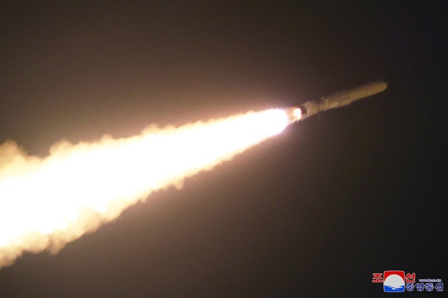 Triều Tiên xác nhận phóng thử tên lửa hành trình - Ảnh 1.