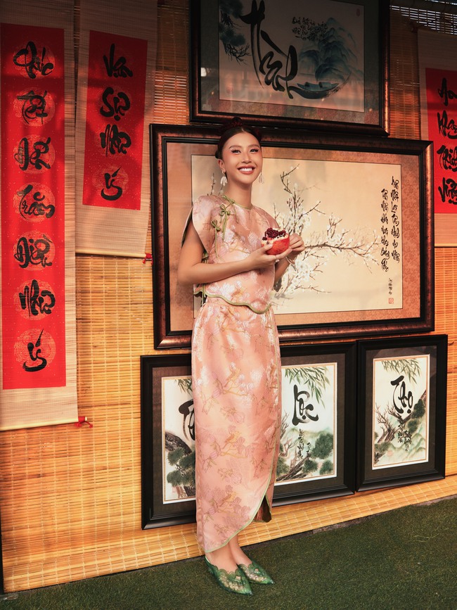 Quỳnh Anh Shyn “bật mood” điệu đà trong bộ ảnh thời trang Tết - Ảnh 2.