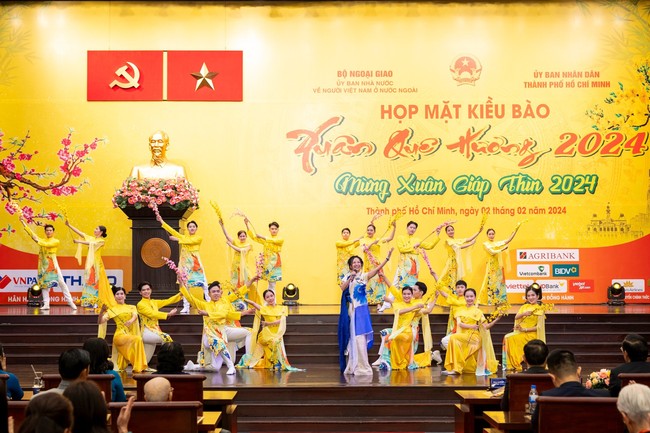 Xuân Quê Hương 2024 - &quot;Thành phố Hồ Chí Minh - Viết tiếp thiên anh hùng ca ngời sáng&quot; - Ảnh 3.