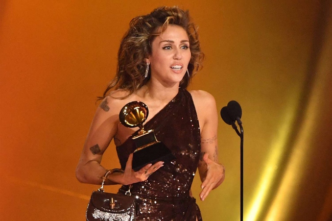 Grammy 2024 - Sự thống trị của những ngôi sao nữ - Ảnh 2.