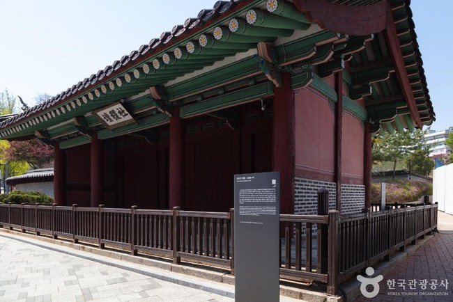 Theo chân Vua Joseon, du hành thời gian tới Seochon - Ảnh 9.