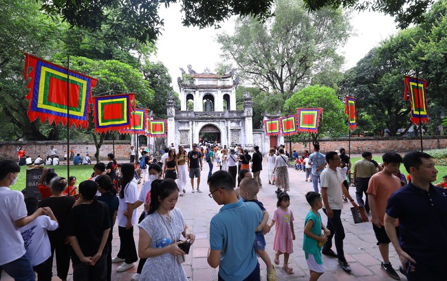 Hà Nội: Tổ chức nhiều hoạt động thu hút khách du lịch dịp Tết Nguyên đán Giáp Thìn - Ảnh 1.