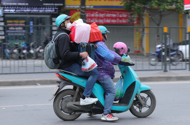 Hình ảnh người dân rời Hà Nội về các tỉnh đón Tết Giáp Thìn  - Ảnh 7.