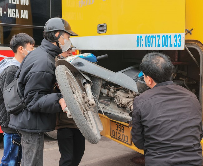 Hình ảnh người dân rời Hà Nội về các tỉnh đón Tết Giáp Thìn  - Ảnh 2.