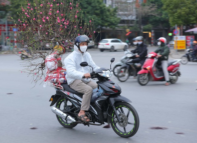 Hình ảnh người dân rời Hà Nội về các tỉnh đón Tết Giáp Thìn  - Ảnh 8.