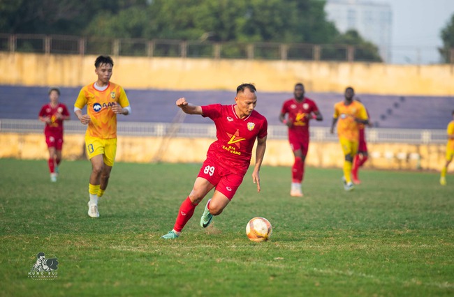Tin nóng bóng đá Việt 8/2: Cầu thủ Khánh Hòa nhận tin vui, Đặng Văn Lâm tự tay sắm sửa ngày Tết - Ảnh 4.