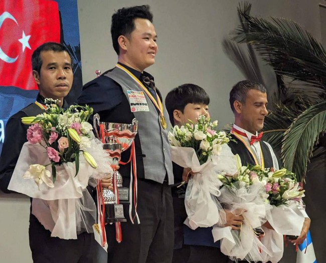 Cơ thủ Việt Nam giành chức vô địch ở trận chung kết lịch sử thế giới, được các huyền thoại ca ngợi  - Ảnh 3.
