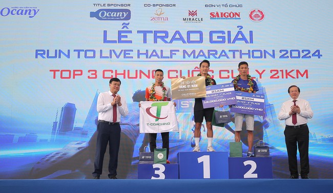 Nhà vô địch SEA Games Hoàng Nguyên Thanh vô địch Run To Live 2024 - Ảnh 2.